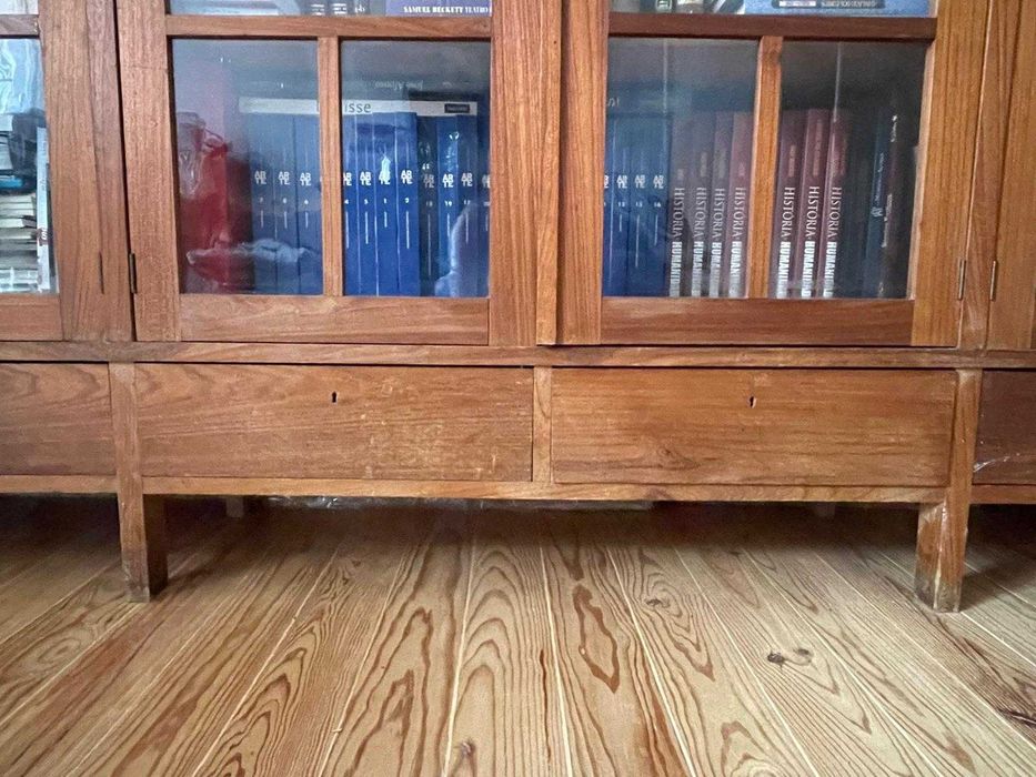 Móvel livreira loureiro vitrine expurgada madeira maciça
