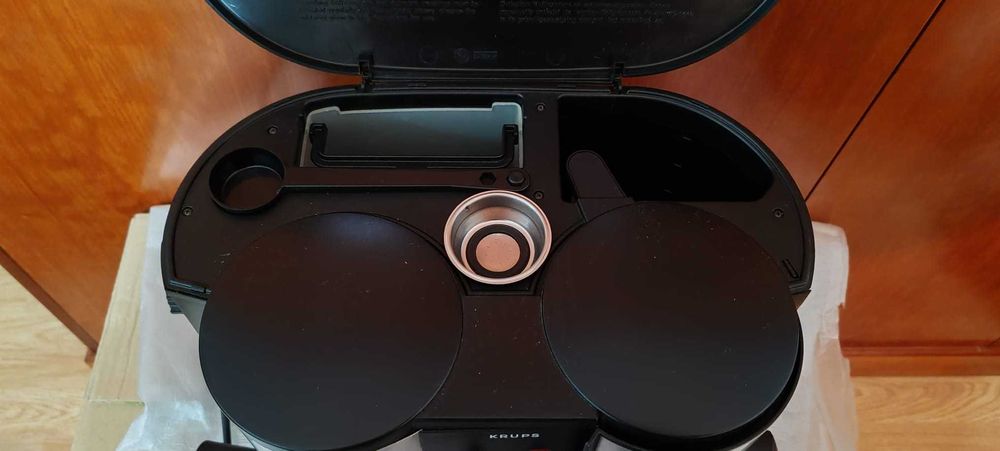 Máquina Krups de café expresso e de saco com todos os acessórios