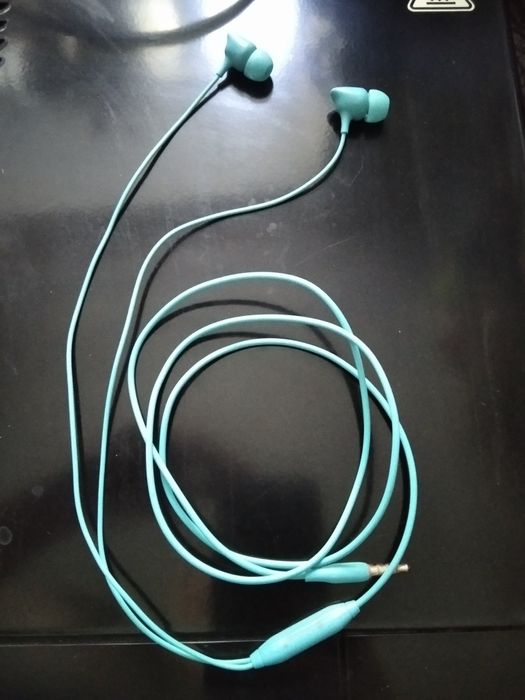 Навушники маленькі дротові в наявності лише 1 шт.