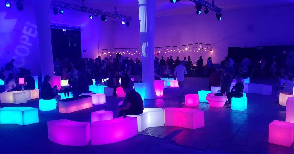 Mobiliario led vasos mesas bares e outros