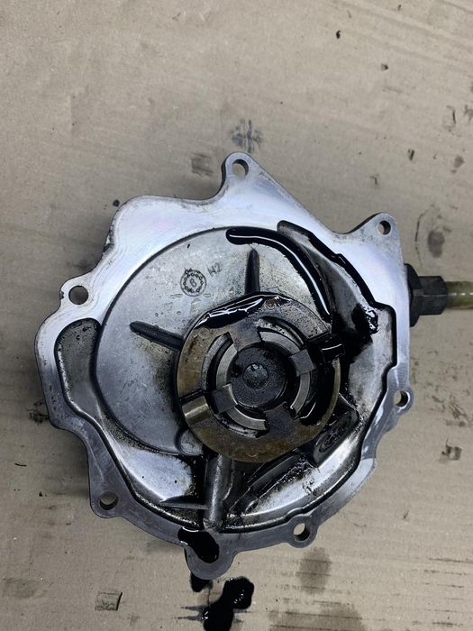 Вакуумний насос 2.3 2.9 Vito 638 Sprinter віто Спринтер