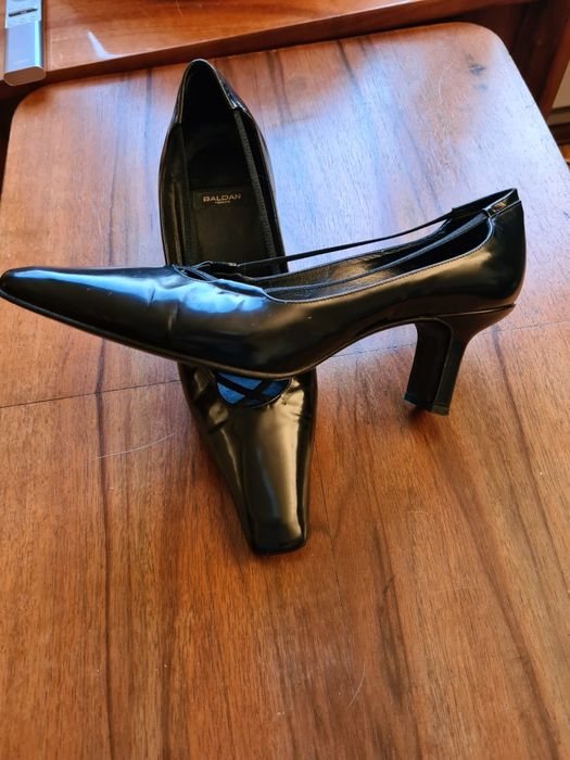 Czarne skórzane włoskie czółenka