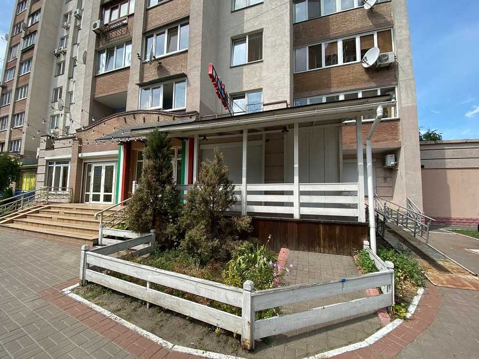Продається ресторан-піцерія з терасою, ремонтом та всім обладнанням Позняки вулиця Драгоманова 1а
