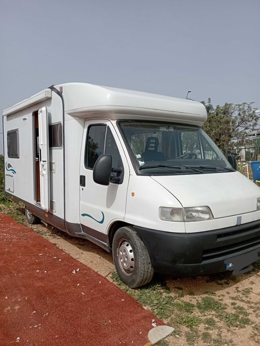 Autocaravana pronta a circular