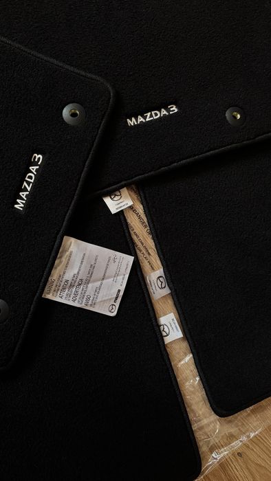 Нові оригінальні чорні велюрові коврики Mazda 3 седан