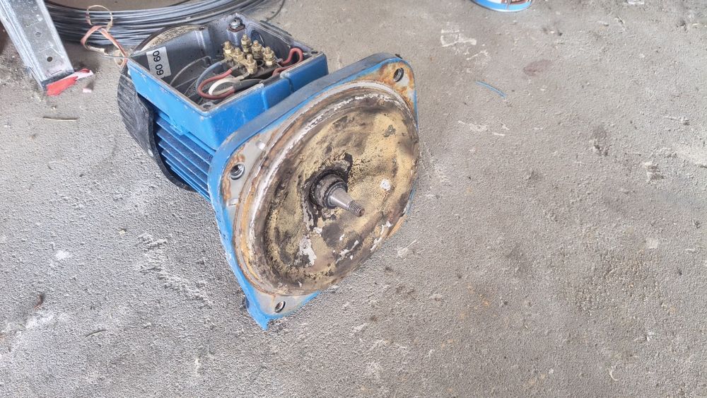 Silnik elektryczny 230v  1kw 2800obr.
