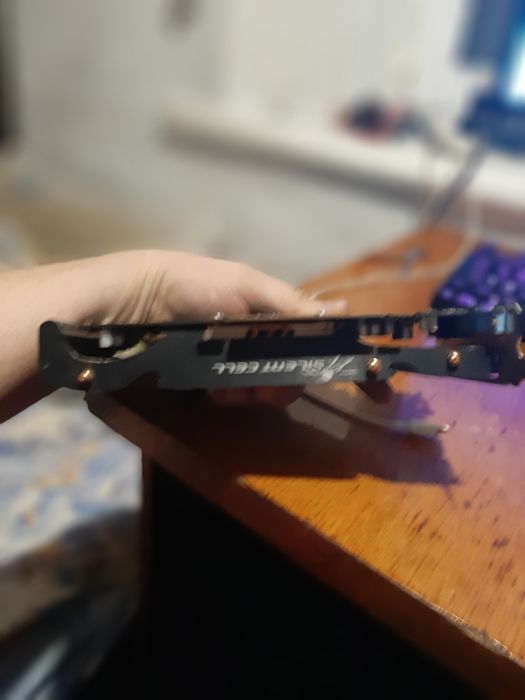 Продам відеокарту ігрову свого часу