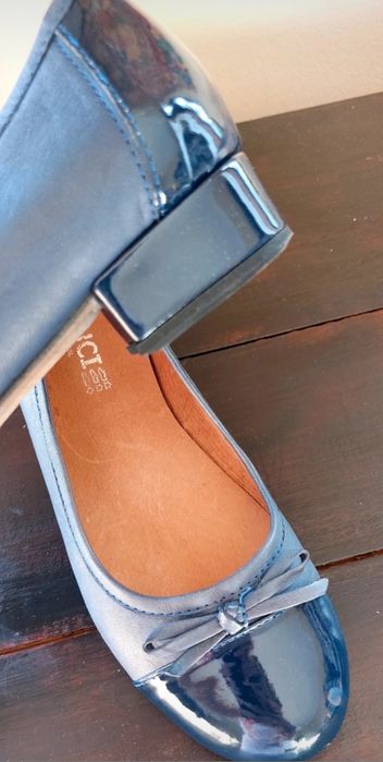 Sabrinas em pele genuína. Como novas.