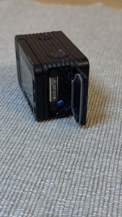 Відеокамера sony rxom 2