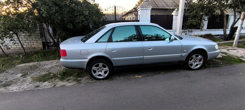 Продам Audi a6c4 2.6 газ бензин