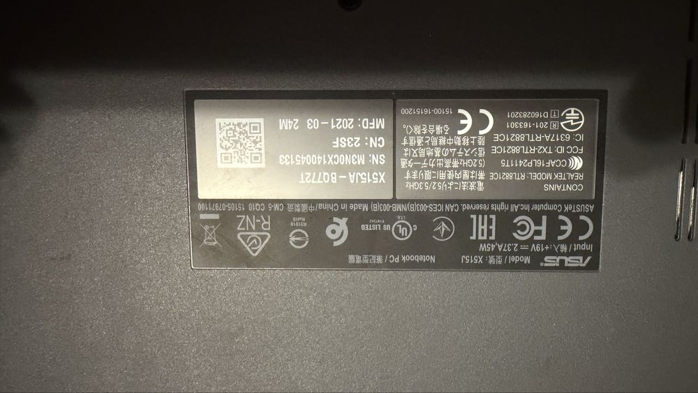 Laptop ASUS x515J uszkodzony