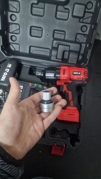Máquina de impacto Yato