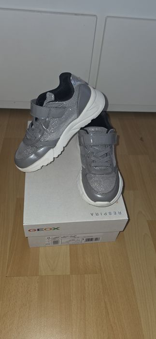 Продам кросівки  Geox 33 розмір в відмінному стані