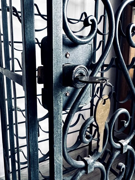 Garrafeira Vintage em Ferro Forjado - 36 Garrafas