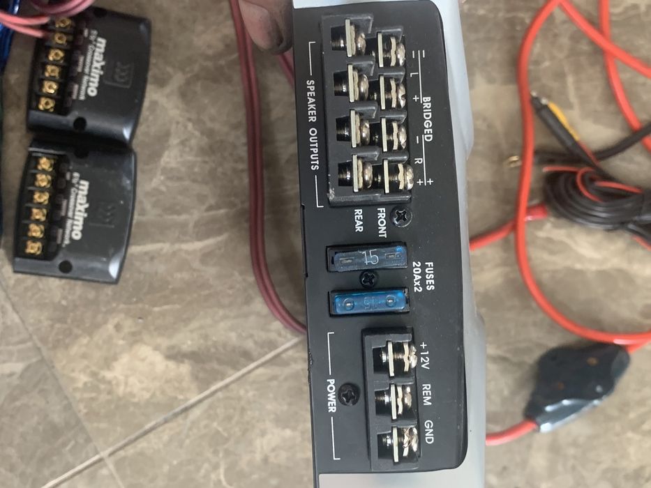 Продам уселитель JBL