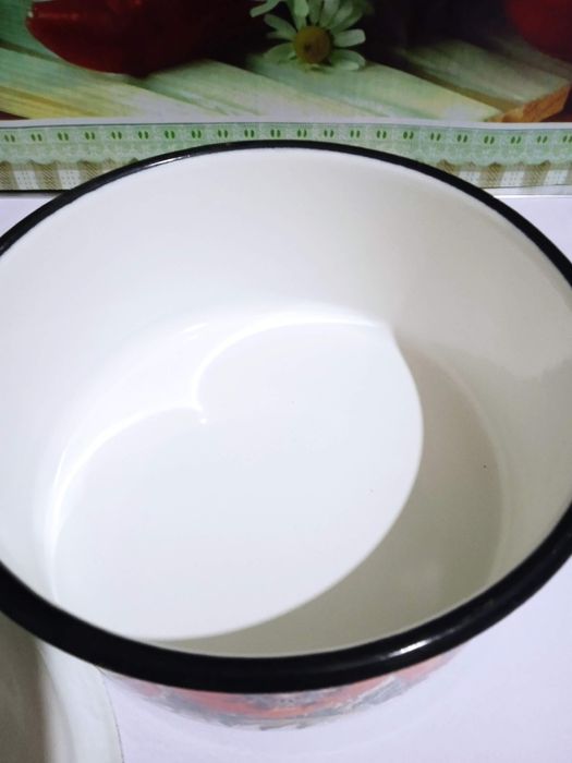 Кастрюля эмалированная "Красные маки" 2 литра