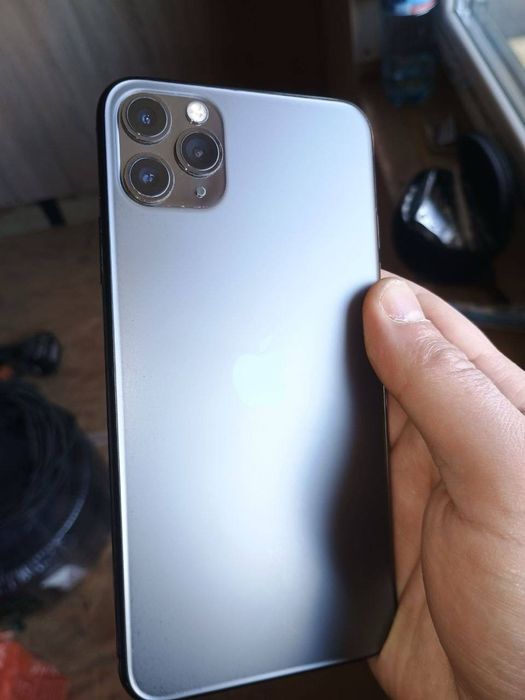 Продам Iphone 11 pro max
