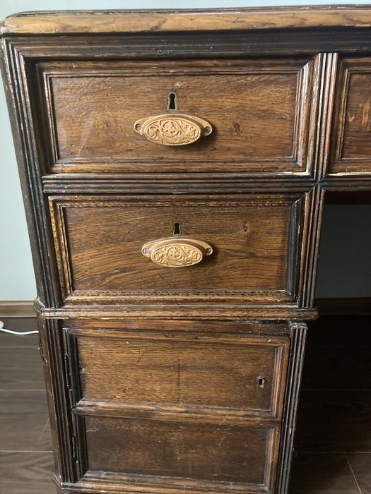 Продам старинный письменный стол( дуб/ бук)