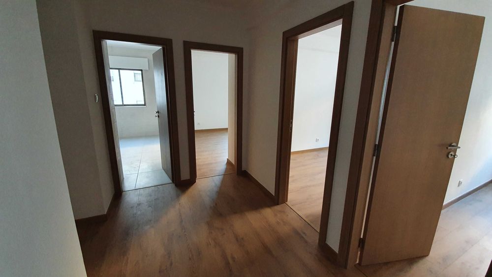 Apartamento T3 em Linda Velha para arrendamento