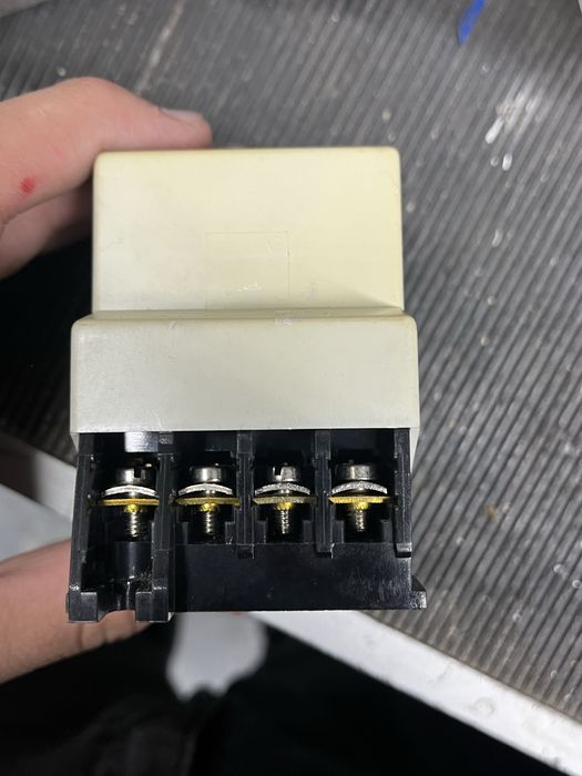 contator/relé de instalação elétrica da marca EBERLE