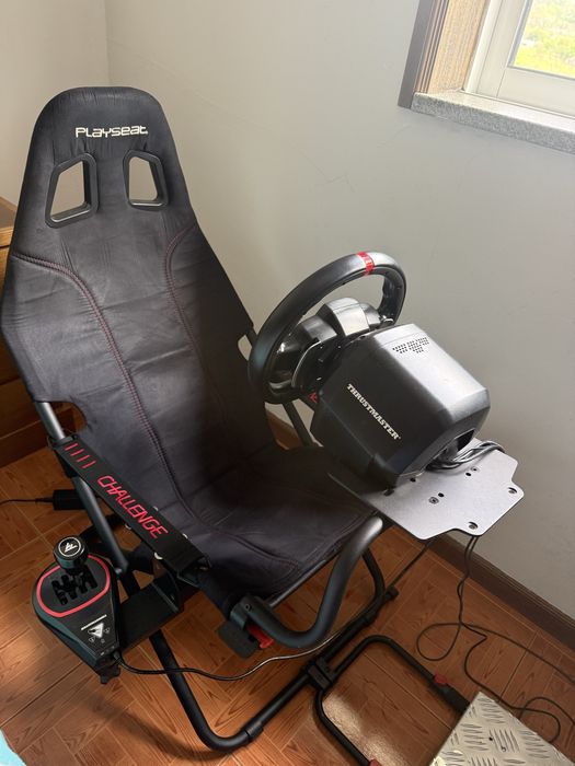 Cockpit com volante thrustmaster t248 e com shifter th8s