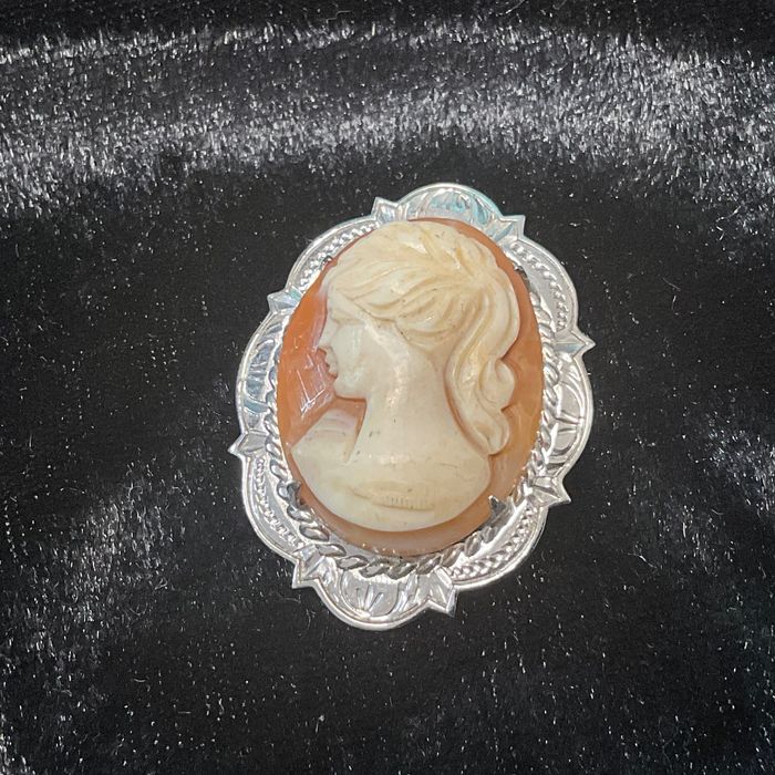 Broche prata inglesa 4 cm