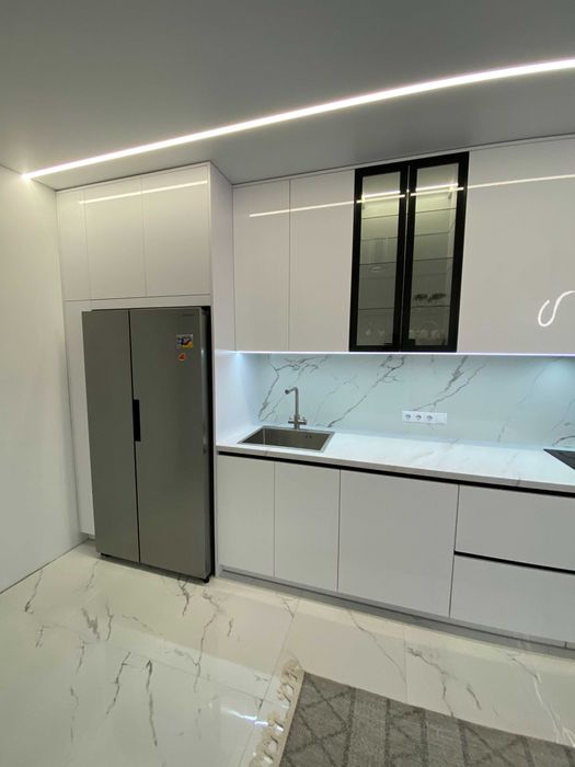 Кухня Blum з штучним камнем