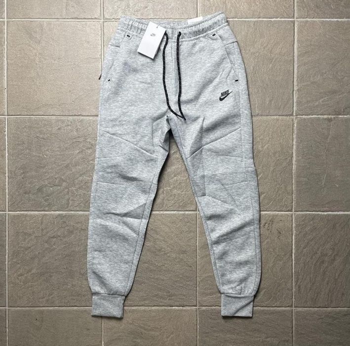 Nike Tech cinzenta