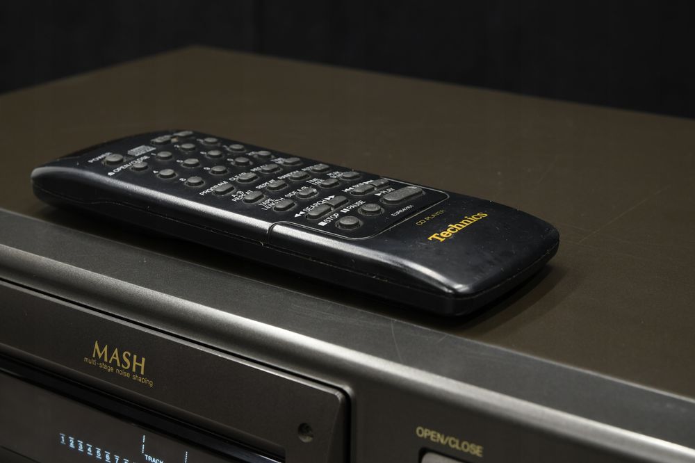 Odtwarzacz płyt audio CD Technics SL-PS770A + pilot całkowicie sprawny