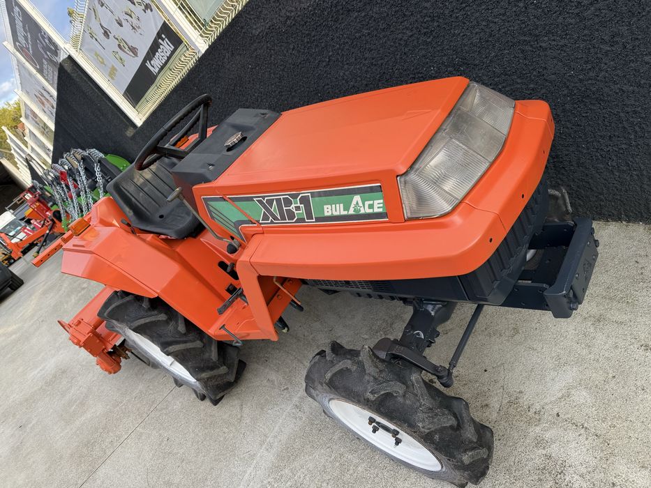 Trator KUBOTA com tração