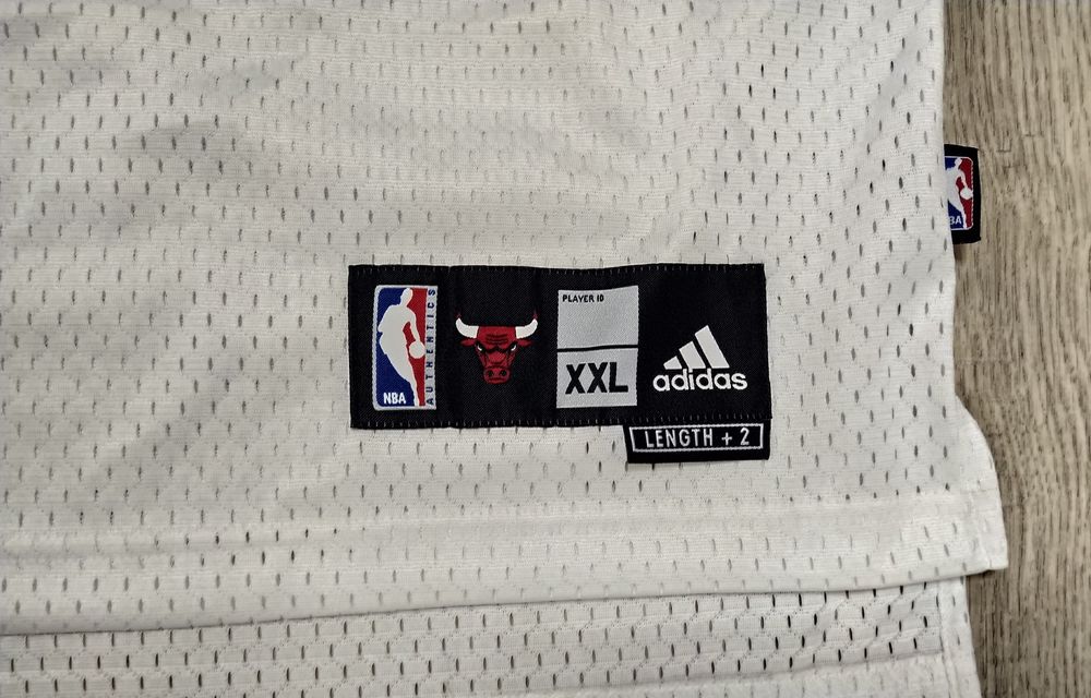 Баскетбольные майки NBA, разные кепки