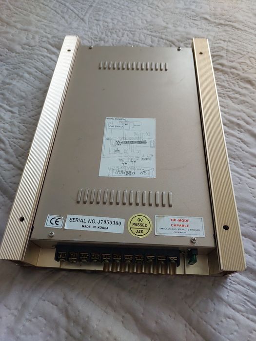 Підсилювач звуку BOSS EL-54 240W