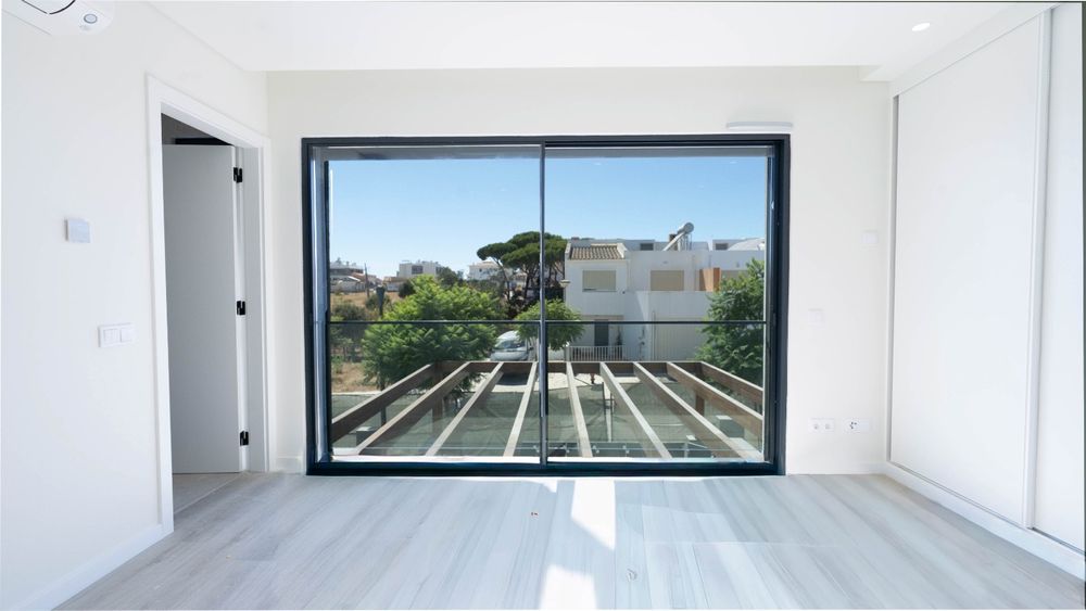 Villa V4 de com  Piscina Privada em Faro