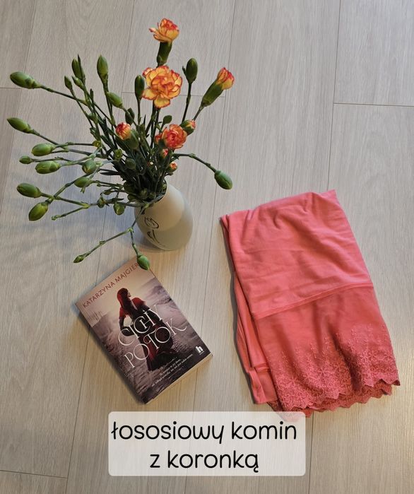 łososiowy komin z koronką