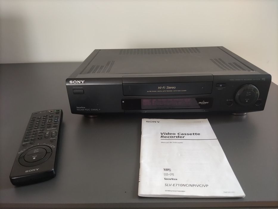 Leitor gravador de cassetes VHS da Sony, modelo SLV-E710
