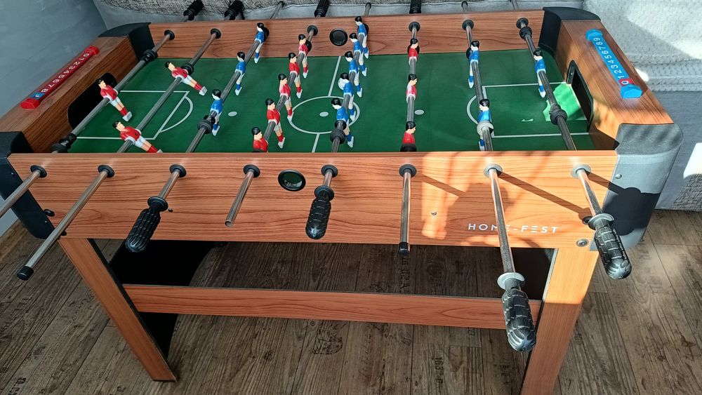 Stòł do gry w piłkarzyki