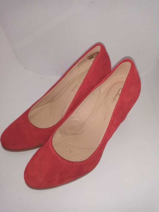 Buty marki Clarks klasyczne czółenka