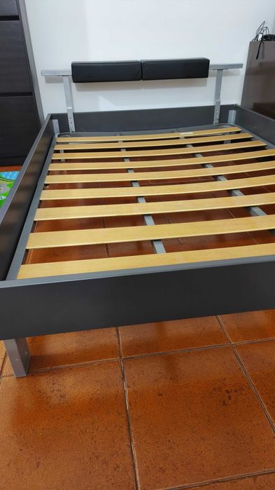 Cama de casal moderna metal
