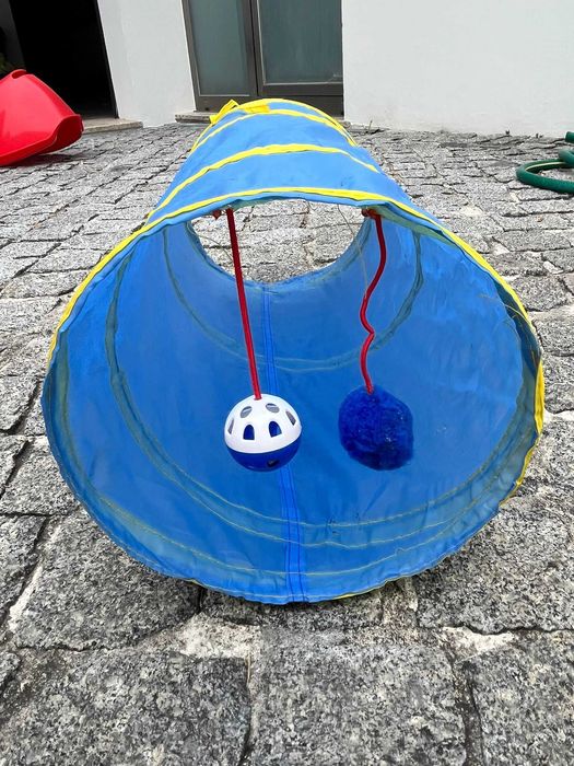 Túnel com sino para gato