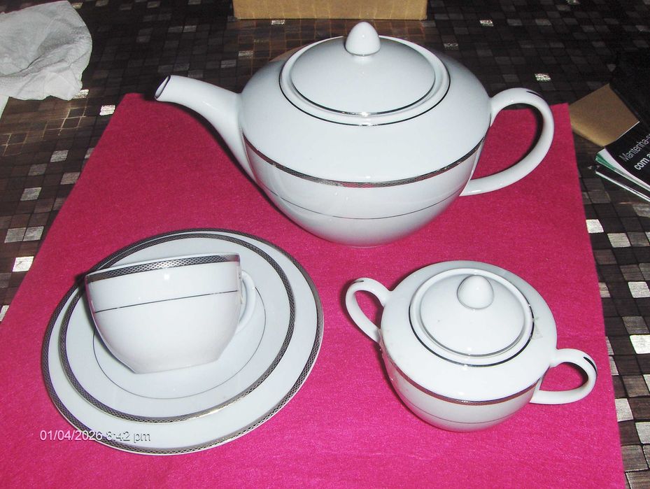 Serviço Chá Porcelana Branco com Friso Prateado