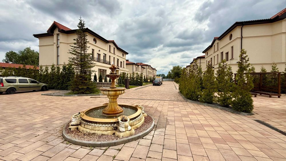 Без%.Продаж дуплекса в КМ "Фонтан",є басейн,барбекю. Підгірці.3 сотки