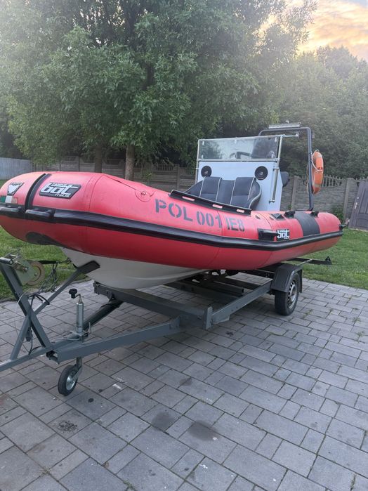 Łódź motorowa typu rib