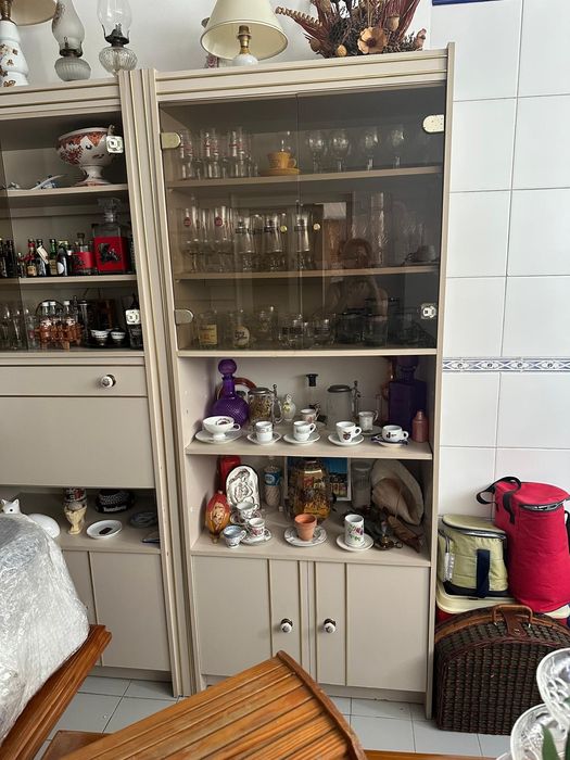 Móvel sala estar com portas em vidro