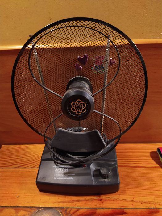 Antena telewizyjna do telewizora ze wzmacniaczem sygnału