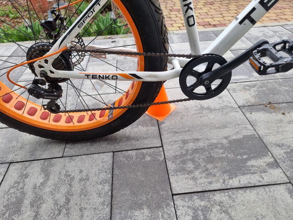 Rower górski na szerokich kołach