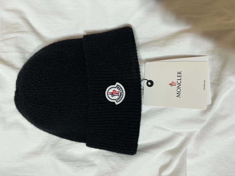 Zimowa czapka Moncler
