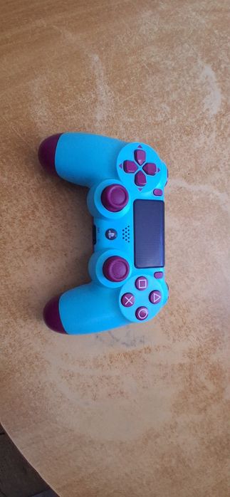 PS4 Pro 1 Tb HDD + 1 controle+ Cabos ( Preço Negociável)