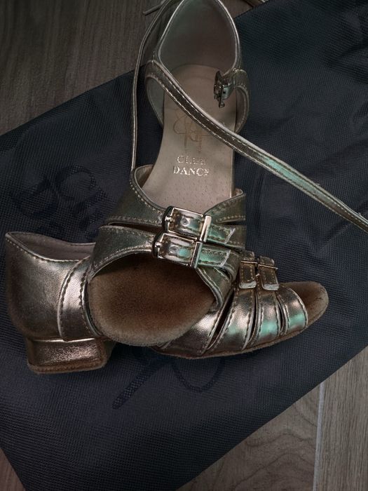 Туфлі для бальних танців