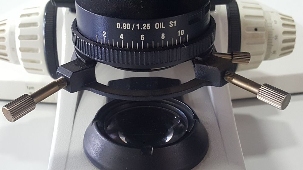 Microscópio Leica