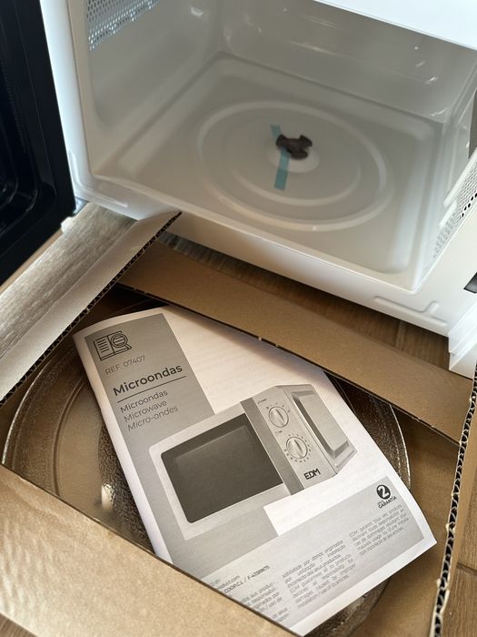 Micro-ondas EDM 20L 700W — Novo na Caixa